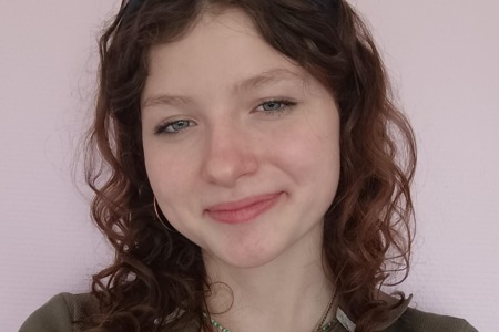 Square shoulder length photo